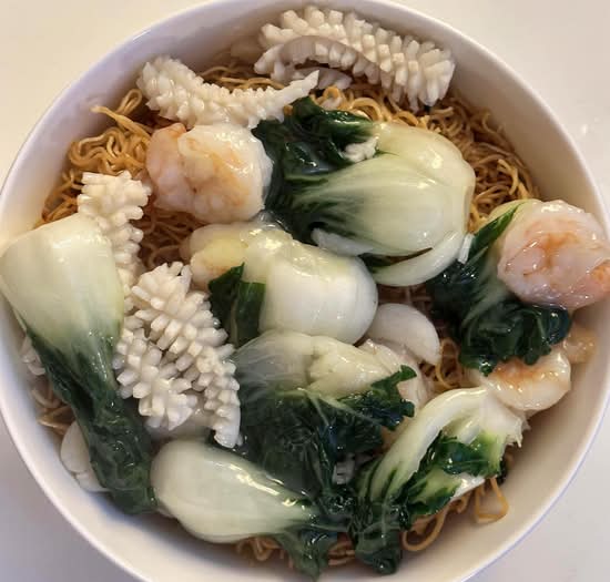 Seafood and Vegetable Chow Mien (時 菜 海 鮮 炒 麵)